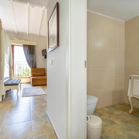 Alya Butik 호텔 투룬치