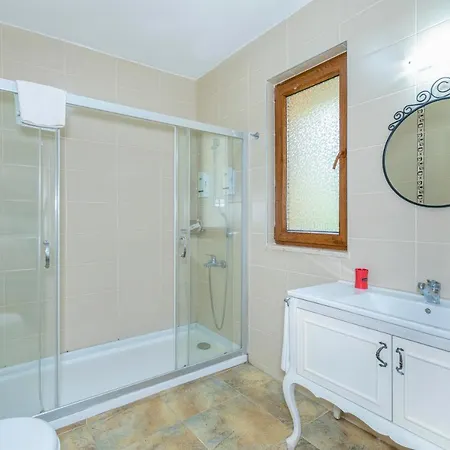 Alya Butik 호텔 투룬치