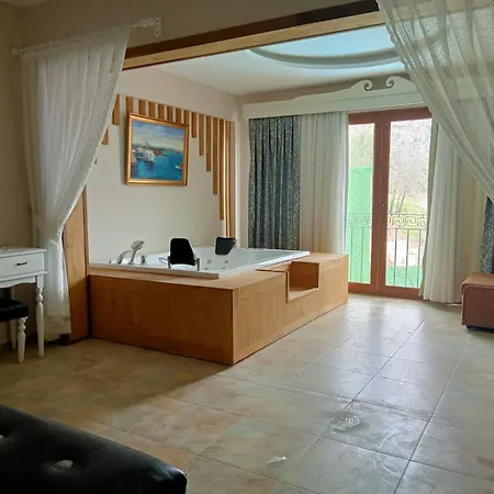 Alya Butik Hotel *