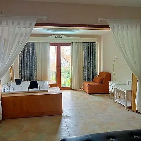 Alya Butik Hotel *