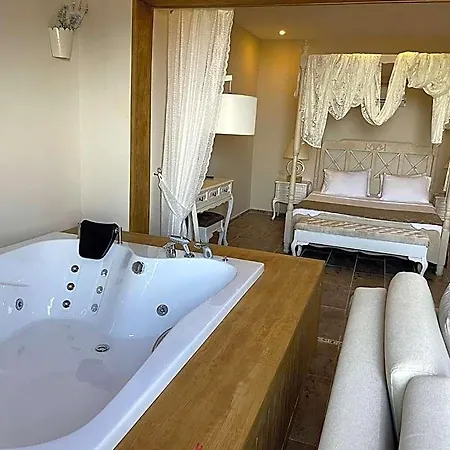 Alya Butik Hotel *