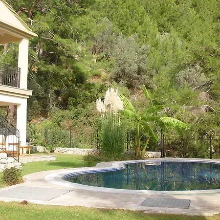 Alya Butik 호텔 투룬치